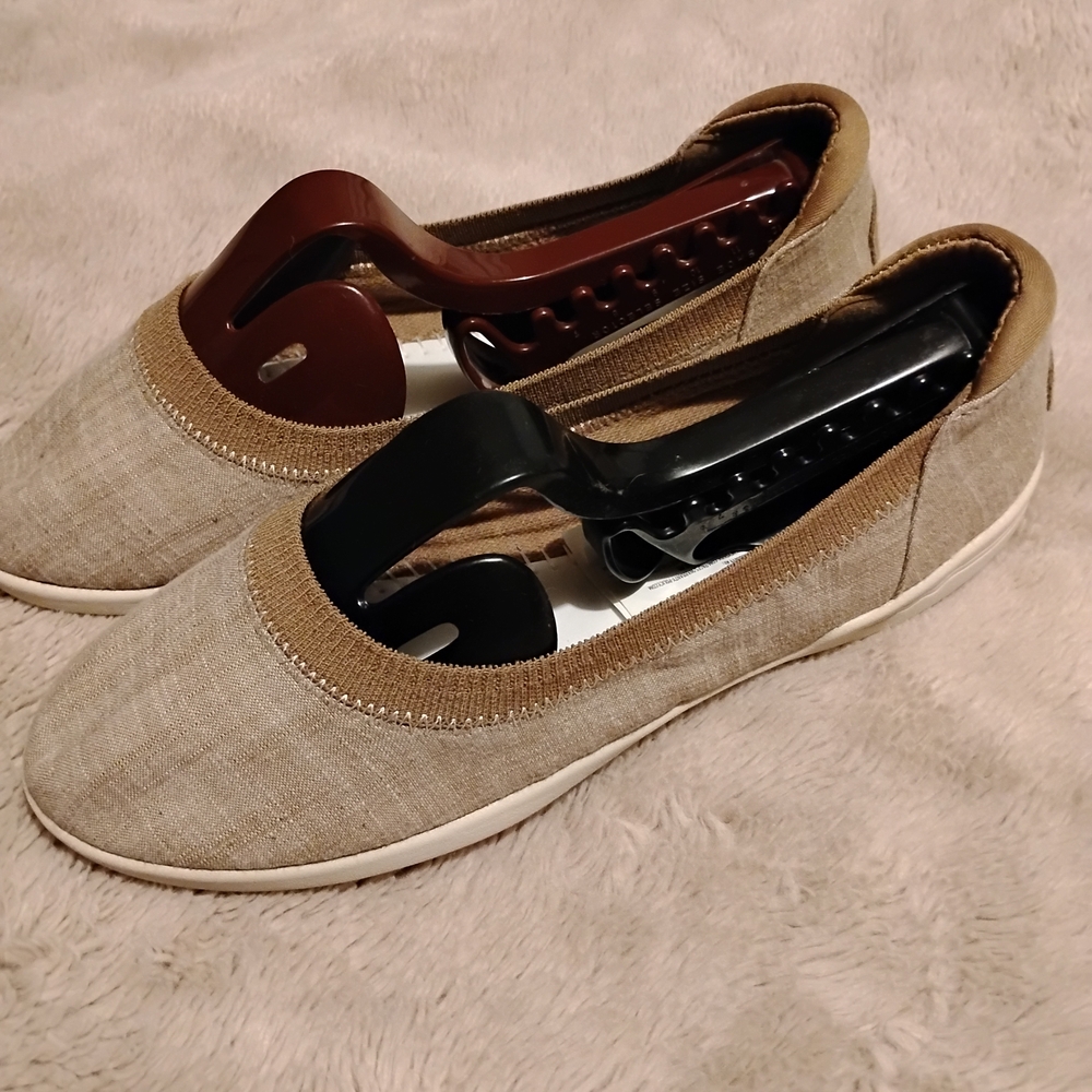 Hey Dude Savannah Slip Classic Tan Light Brown Slip-On Flats